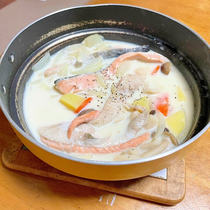 寒い日に☆鮭と野菜の豆乳鍋